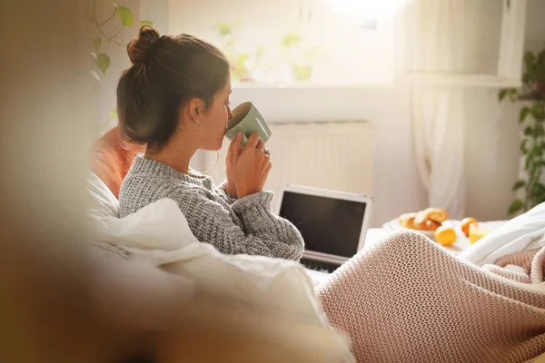 Malam yang Ramah di Rumah: Mengatur Lampu untuk Suasana yang Lebih Tenang